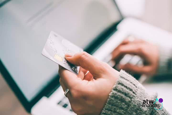Posso pagar multas com cartão de crédito?