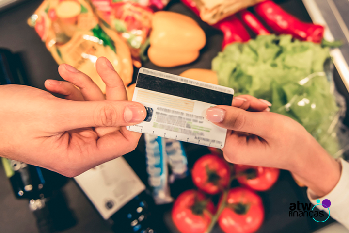 Ganhe descontos em supermercados com esses cartões