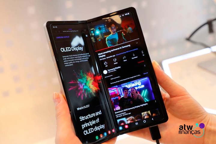 Conheça o celular que dobra a tela em 360 graus