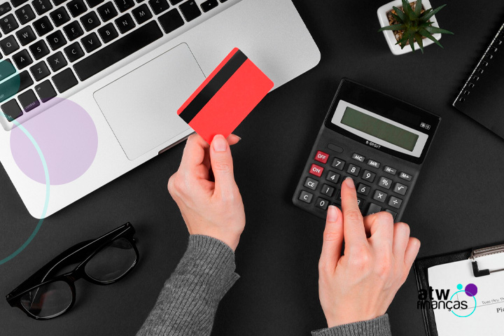 Taxas mais altas em cartões de crédito: o desafio do consumidor em 2025
