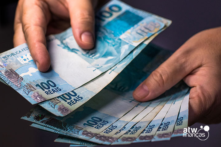 Finanças em ordem em 2026: como fazer renda extra e cortar despesas