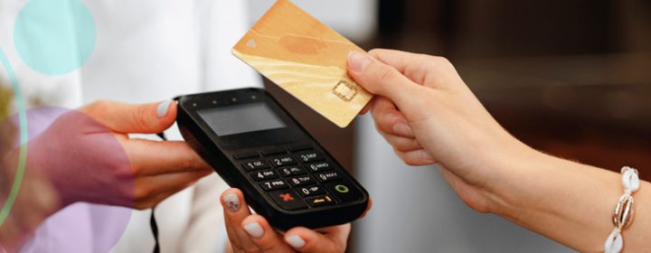 Parcelamento no cartão de crédito: como os juros se acumulam nos bastidores