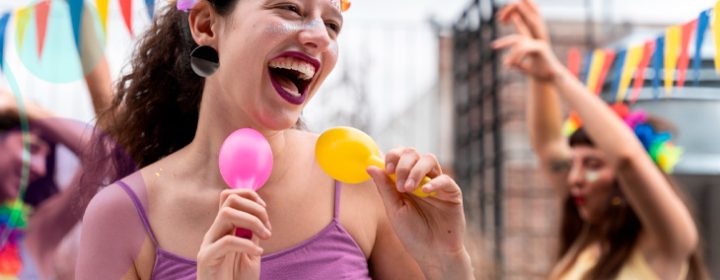 Carnaval conectado: como gastar menos mesmo usando cartão e Pix
