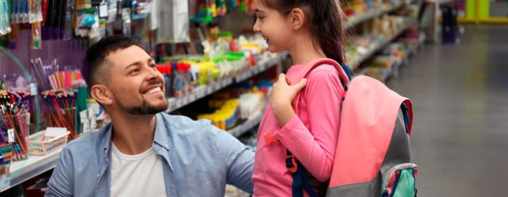 Seu filho vê como você compra: o que maio ensina sobre consumo e afeto dentro de casa
