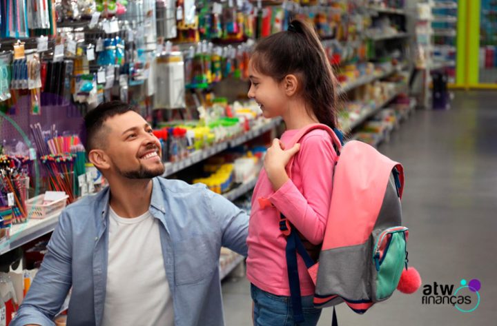 Seu filho vê como você compra: o que maio ensina sobre consumo e afeto dentro de casa