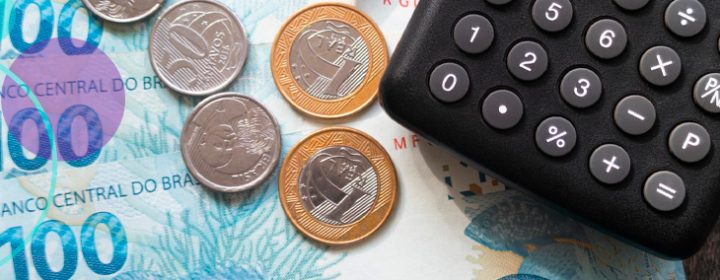 Crédito pessoal no meio do ano: como comparar taxa, prazo e CET sem cair em armadilha