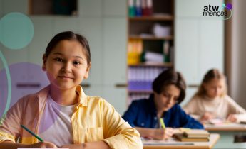 Meio do ano escolar: como pais podem ajudar filhos com dificuldade sem pagar reforço caro